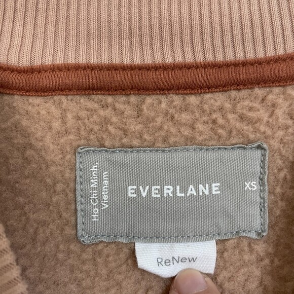Everlane The ReNew Fleece Raglan Sweatshirt in camel - Picture 8 of 10